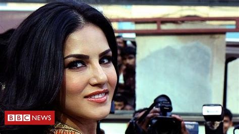 Vídeos pornô de Sunny Leone em 2024: Cenas de sexo da